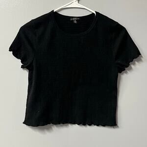 black ribbed lettuce edge short sleeve t shirt med stretch round neck